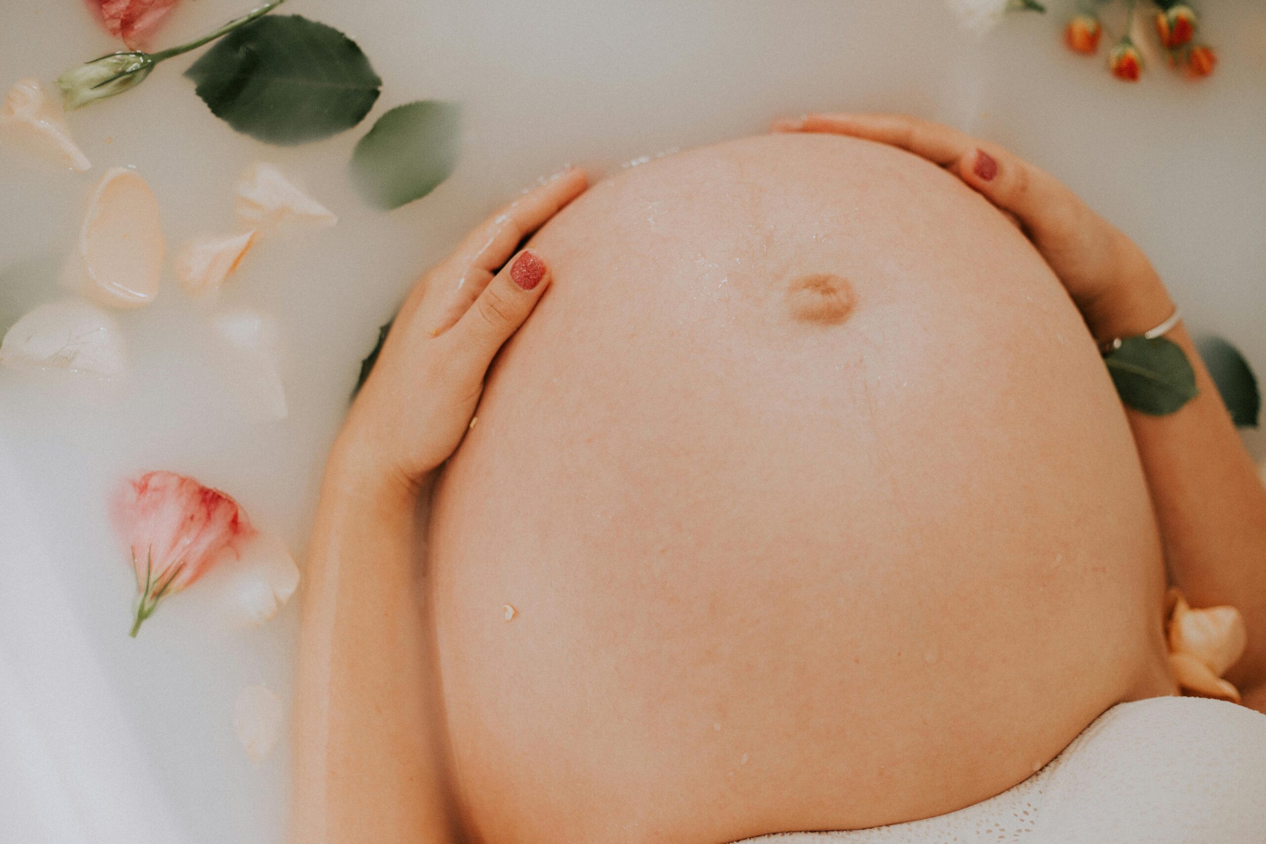 Art-thérapie pour les femmes enceintes : se reconnecter à son corps et à son bébé